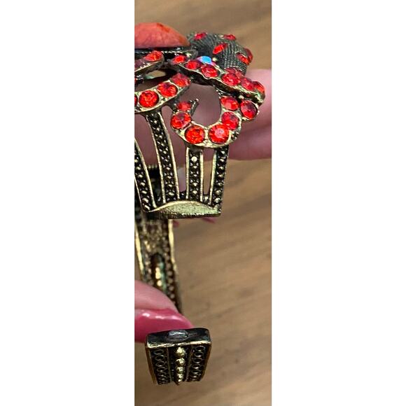 Vintage Costume‎ Bracelet Unique Red Jewel Ribbon Spring Clasp Cuff Wearable Art - Picture 4 of 6
